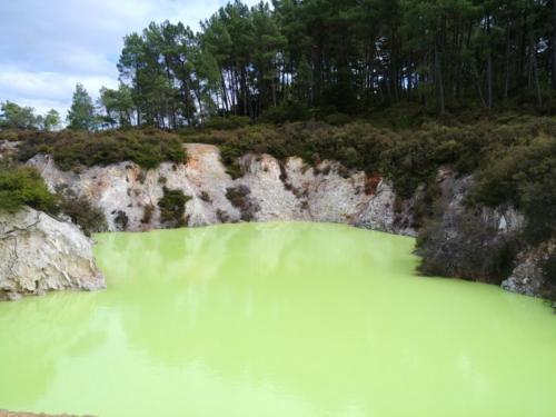 Rotorua (die Farbe ist echt)
